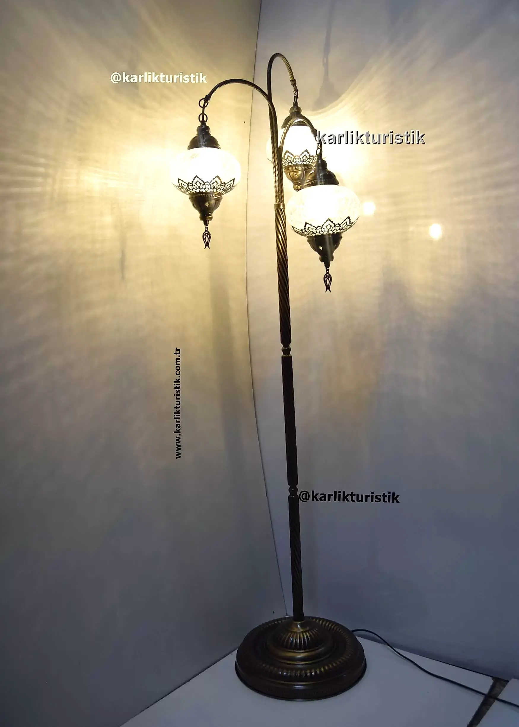 Elegant Touch, Stylish Floor Lamp with Handcrafted Details, Classic and Aesthetic, Decorative Lighting Solution, The Magic of Natural Light, Vintage Style Floor Lamp98